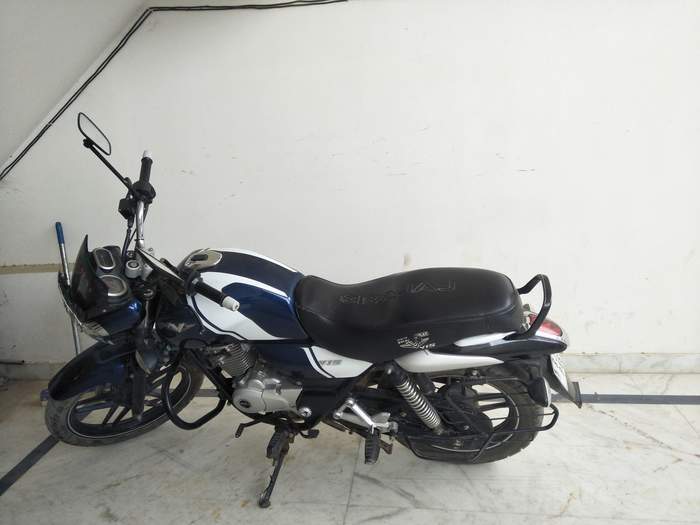 bajaj v15 handle price