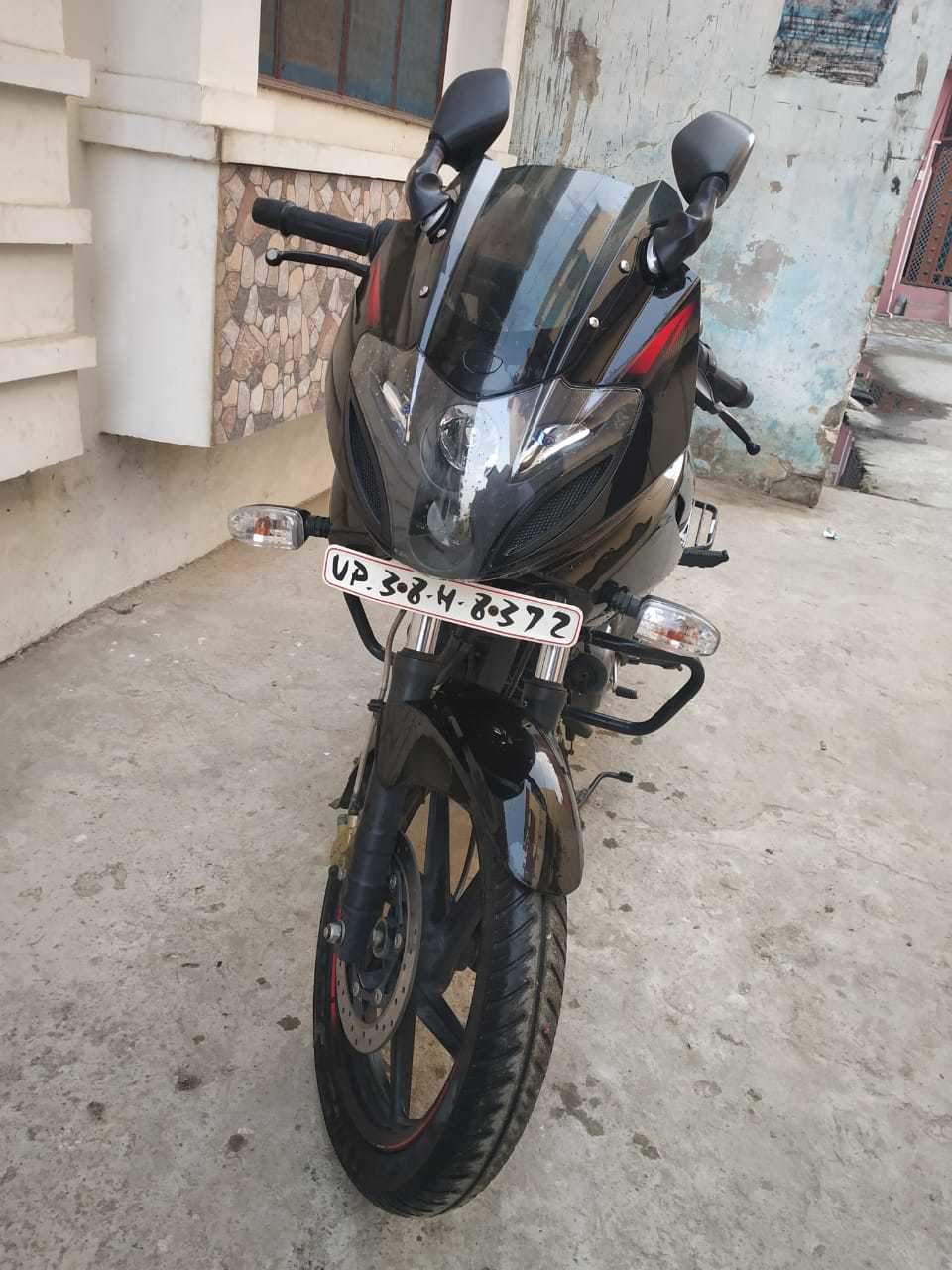 Used Bajaj Pulsar 220 Bike In Chandausi 2017 Model India At Best Price Id 22200