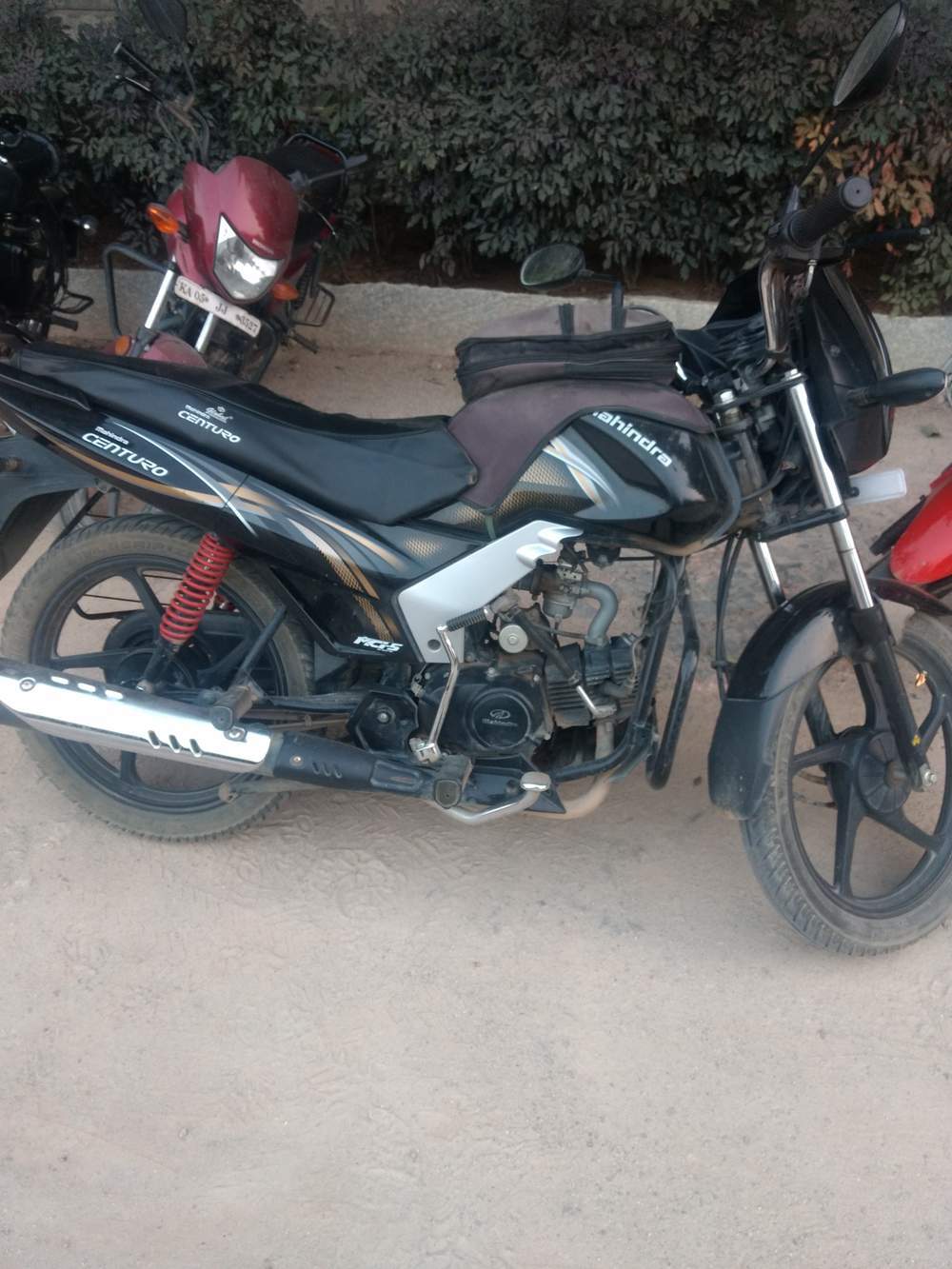 mahindra centuro bike key price