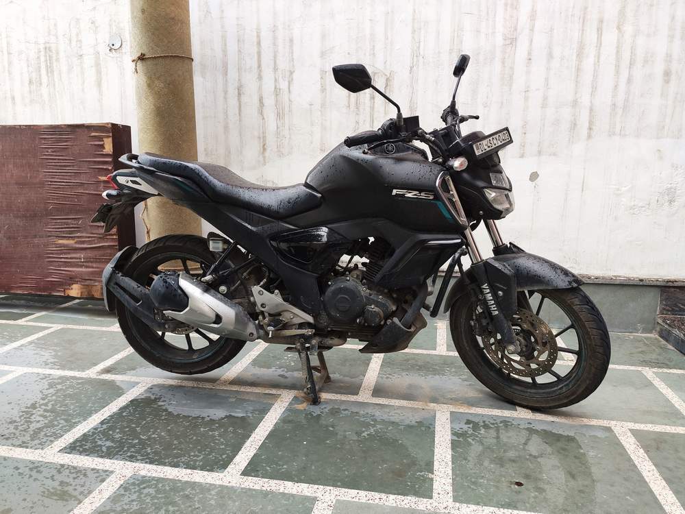 Used Yamaha Fz S V30 Fi Bike in South West Delhi 2019 model, India at Used Yamaha Fz S V30 Fi Bike in South West Delhi 2019 model, India at