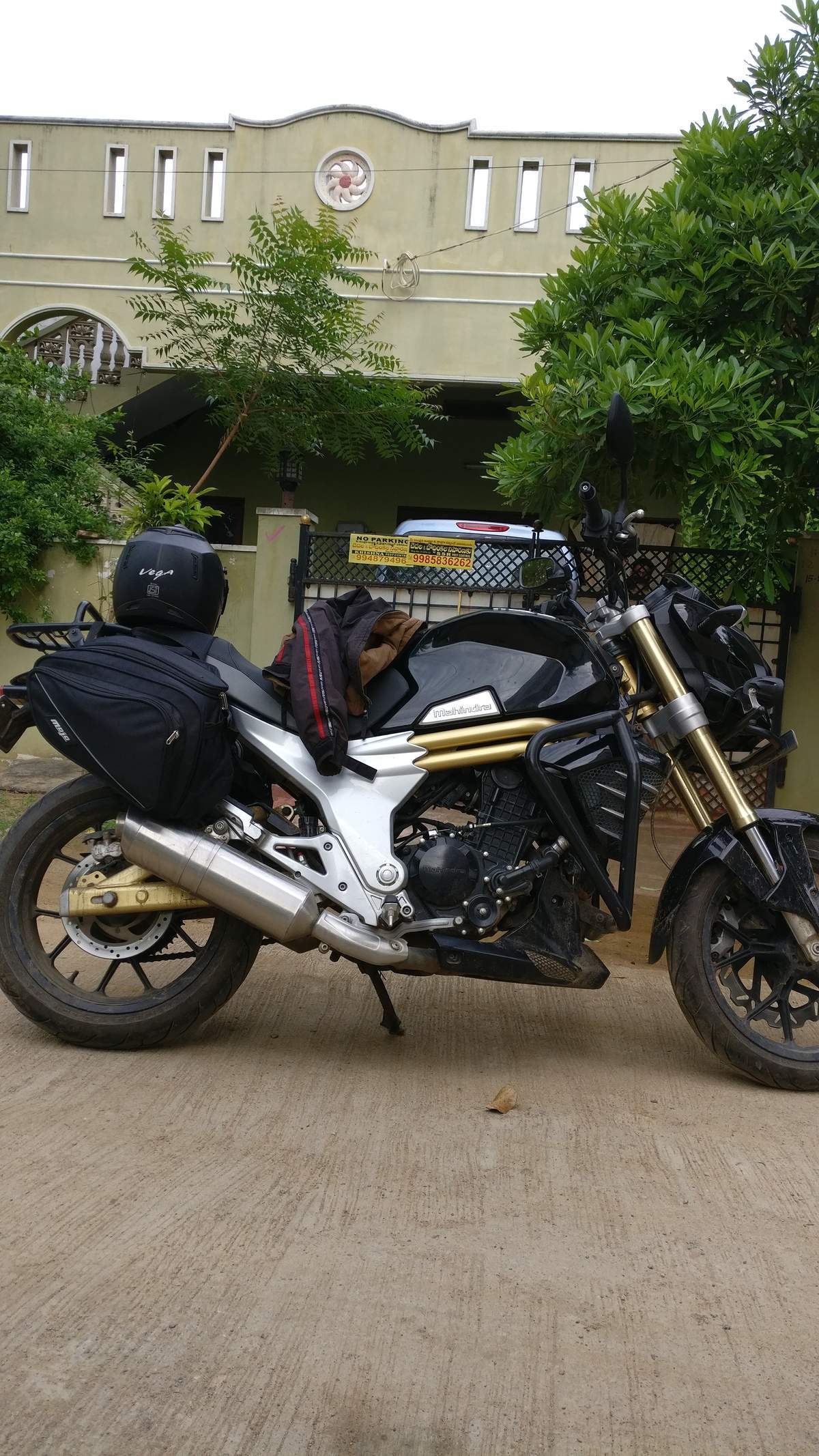 mahindra mojo bike showroom near me