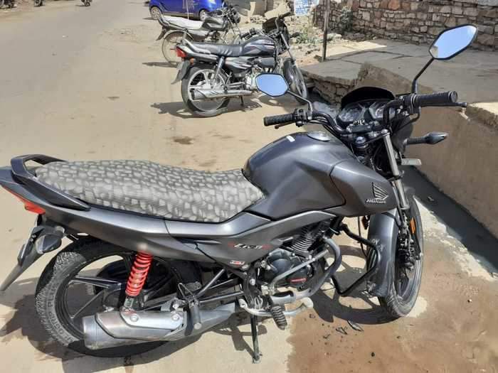 honda livo back tyre size